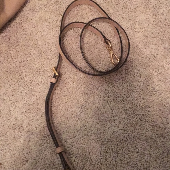 Michael Kors Purse with shoulder strap - Picture 5 of 5